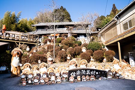 ㈱信楽陶芸村の外観写真